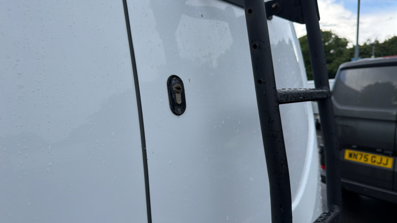 Ford Transit Custom 300 L2 Diesel Fwd 2.0 EcoBlue 130ps Low Roof Limited Van